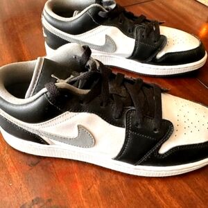 Boys Nike Air Jordan size 7